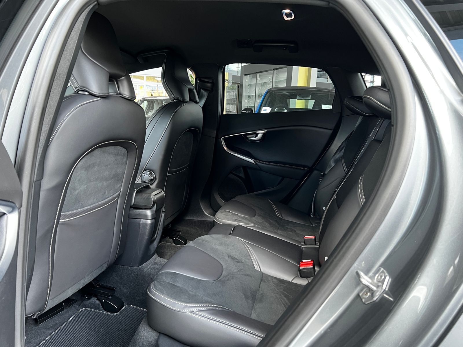 Fahrzeugabbildung Volvo V40 T3 R-Design RFK LED NAVI