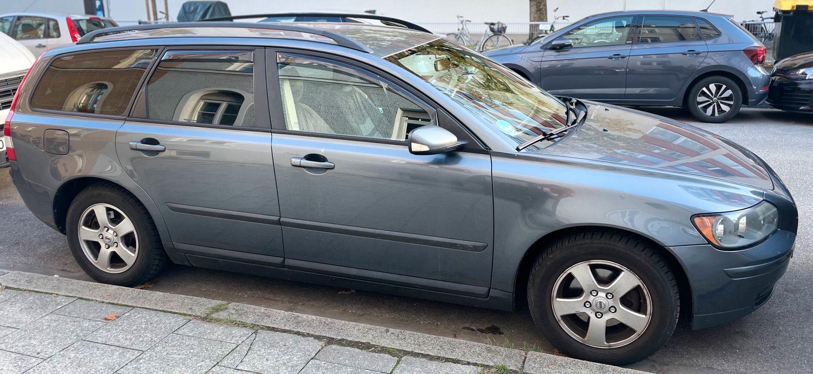 Volvo V50 2006 — rear view