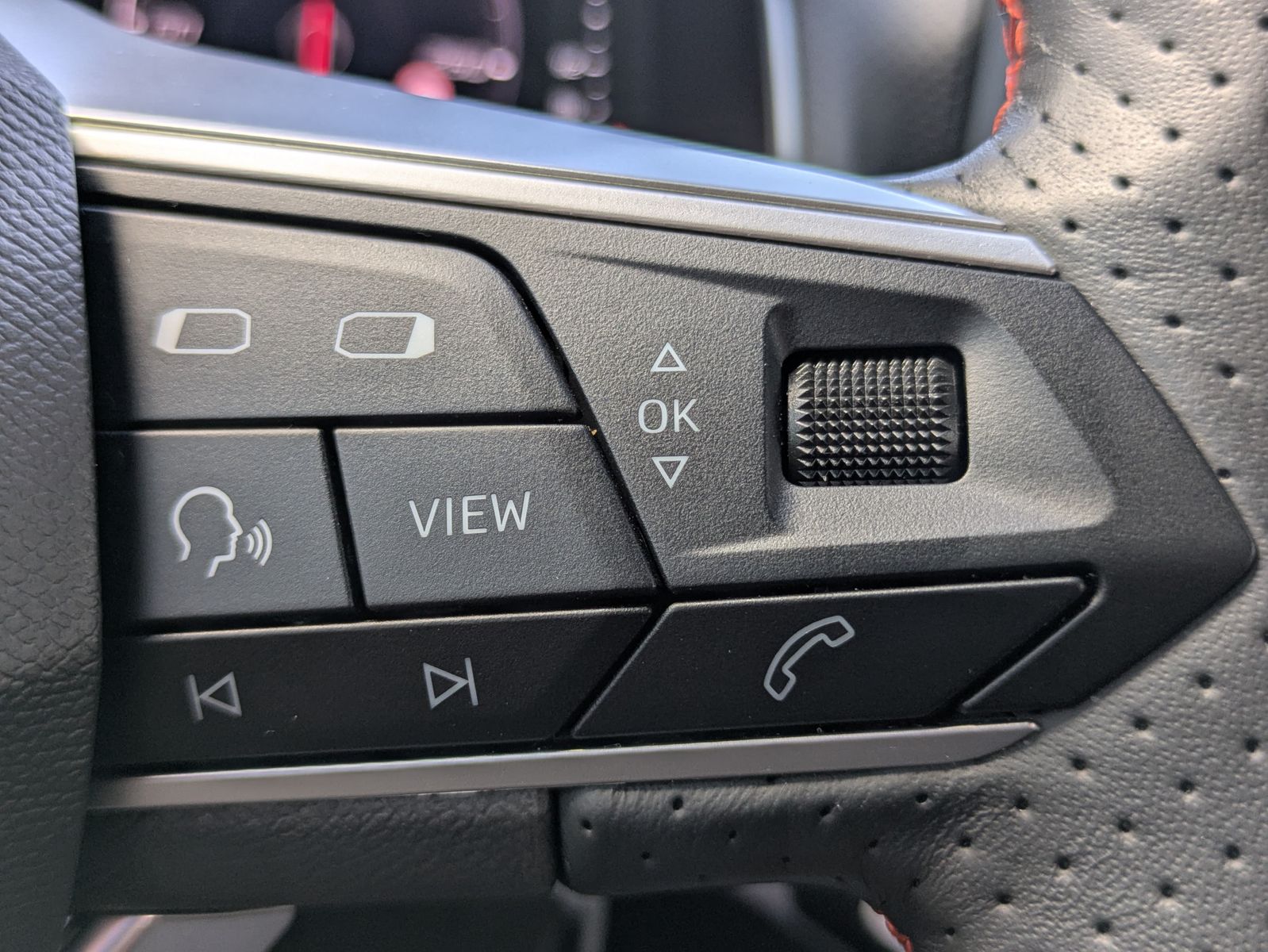 Fahrzeugabbildung SEAT Arona 1.0 TSI FR DSG AHK*ACC*LED*APP*DAB*KAMERA