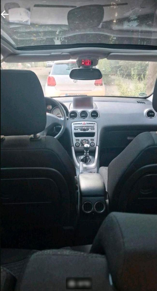 Peugeot 308 2012 — interior