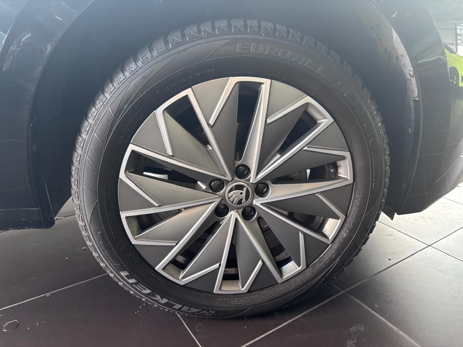 Fahrzeugabbildung SKODA Kamiq 1.5 TSI Clever  NAVI PANO KAMERA