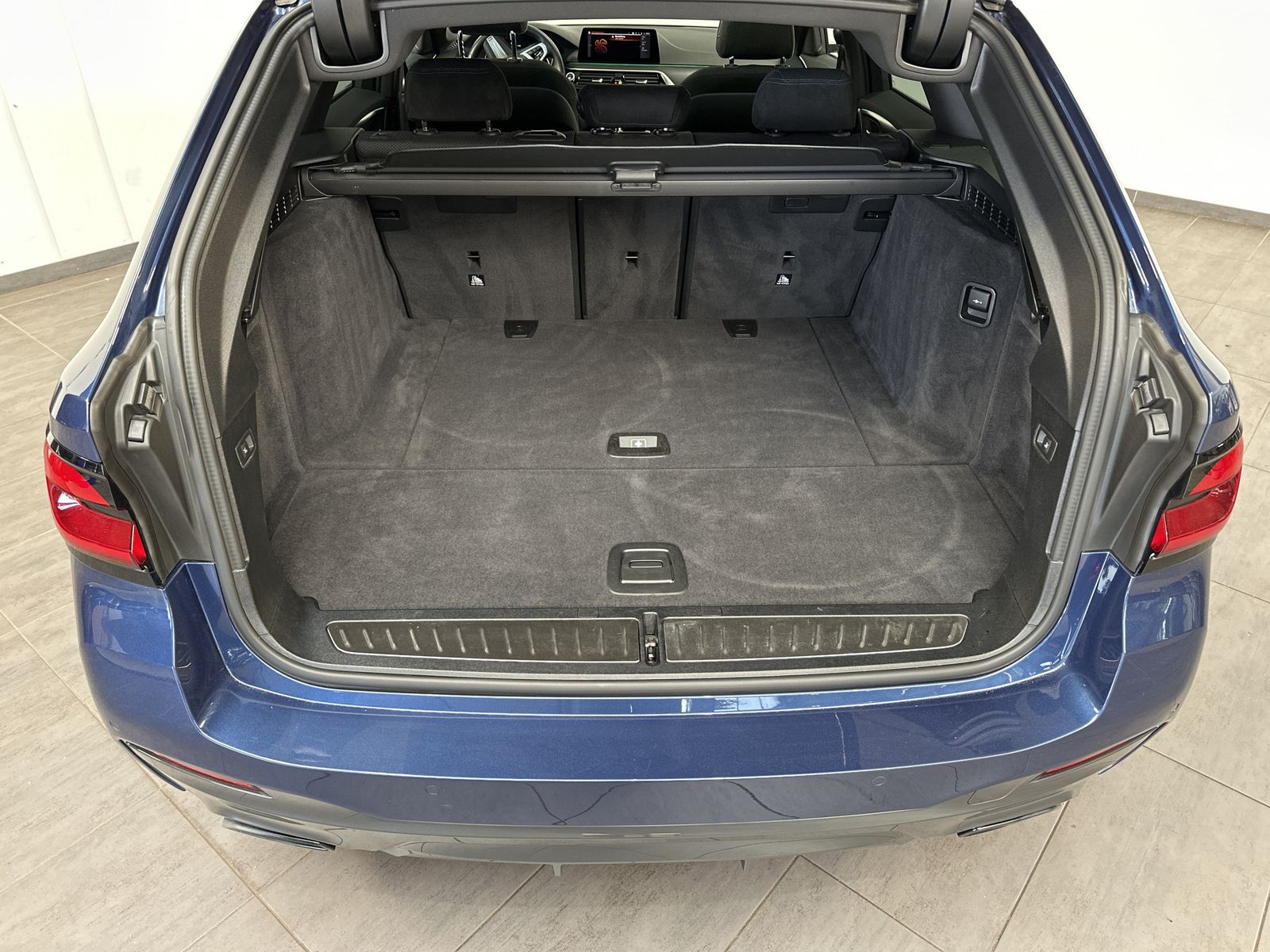 Fahrzeugabbildung BMW 520d Touring M-Sport NAV+LED+PANO+KAMERA+19ZOLL