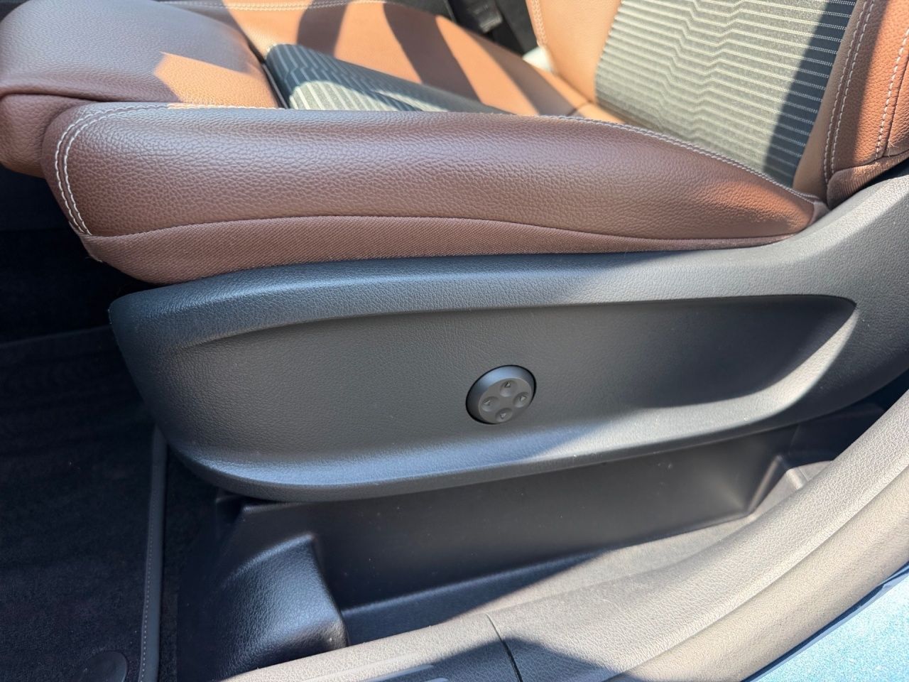 Fahrzeugabbildung Mercedes-Benz B 250 e STNDHZ+AHK+360°+LED+SHZ+TOTWINKEL+