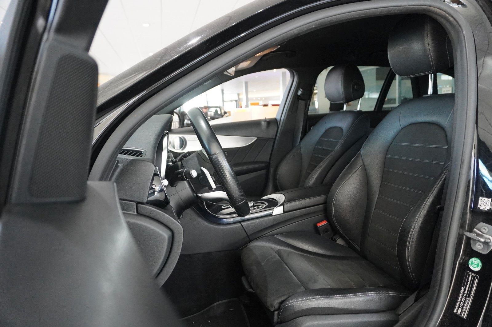 Fahrzeugabbildung Mercedes-Benz C 220 T AMG LINE 4MATIC 9G NAVI/LED/SPORT/BURME.