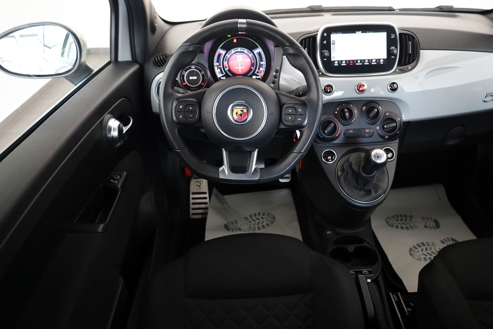 Fahrzeugabbildung Abarth 500 595 Kit ESTETICO ,Navi, MirrorLink, LM19"+WR