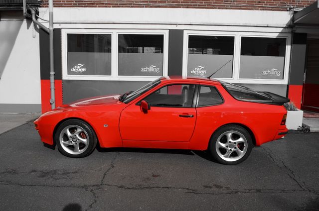 Porsche 944S