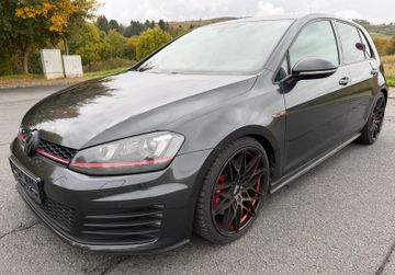 Volkswagen Golf - 2