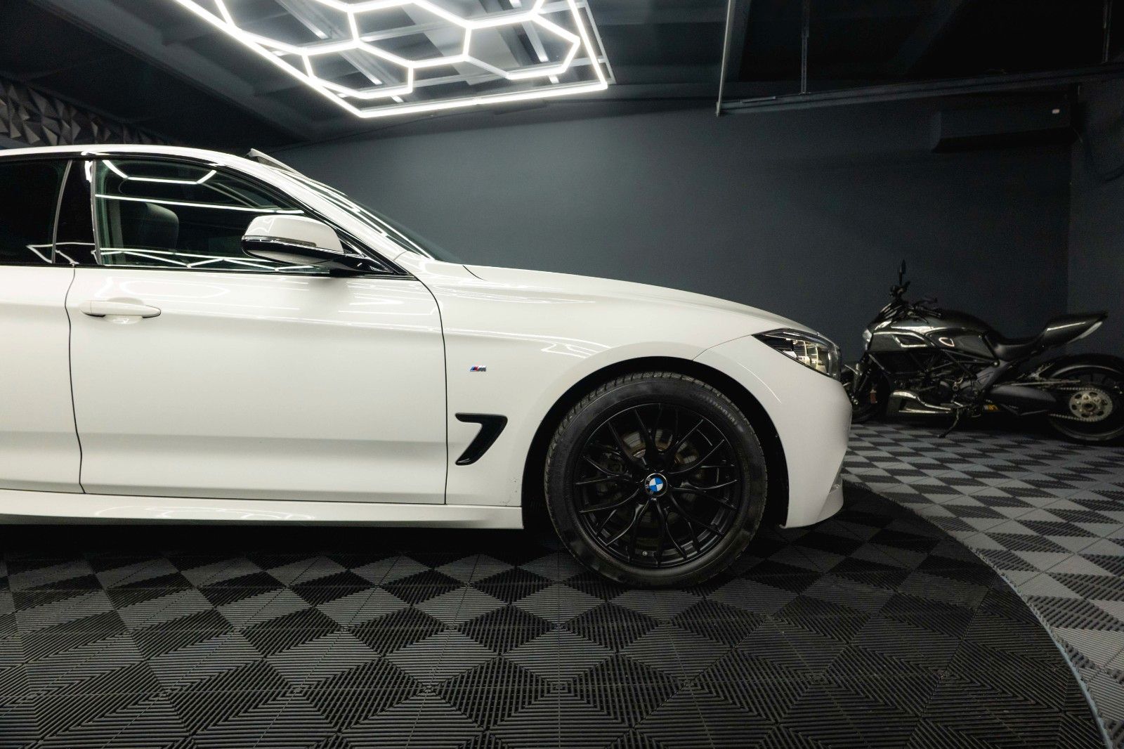 Fahrzeugabbildung BMW 330d Gran Turismo xDrive M Sport *ACC*Pano*LED*