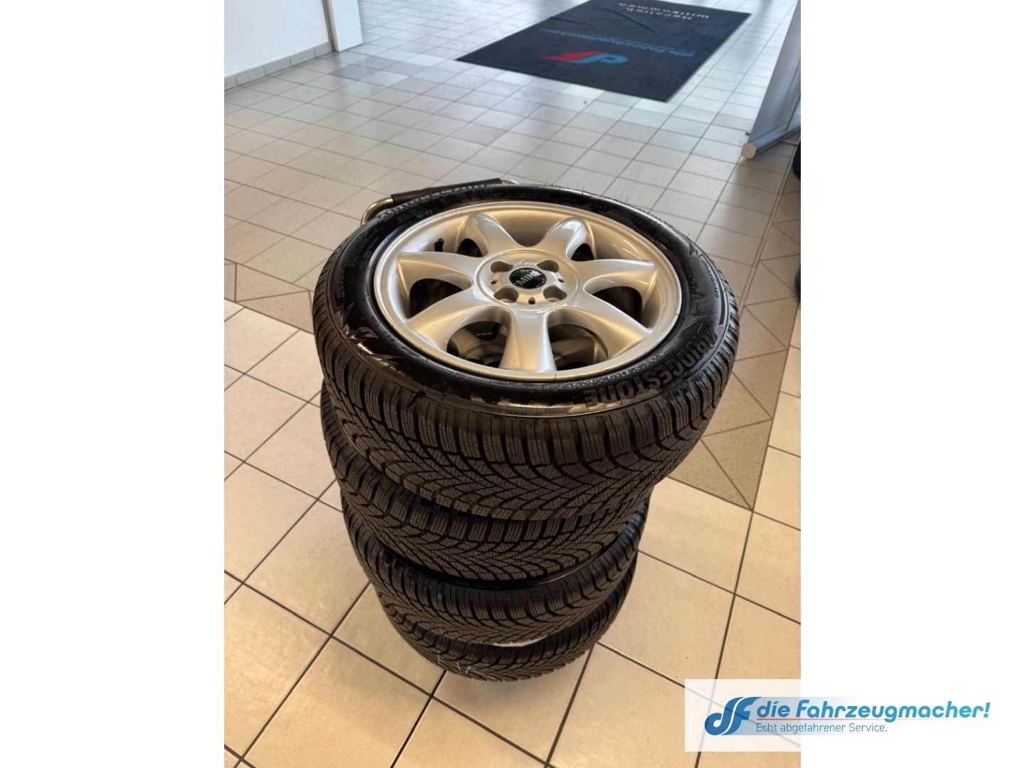 Fahrzeugabbildung MINI Cooper Cabrio Sport Navi Xenon Leder Ambiente SH