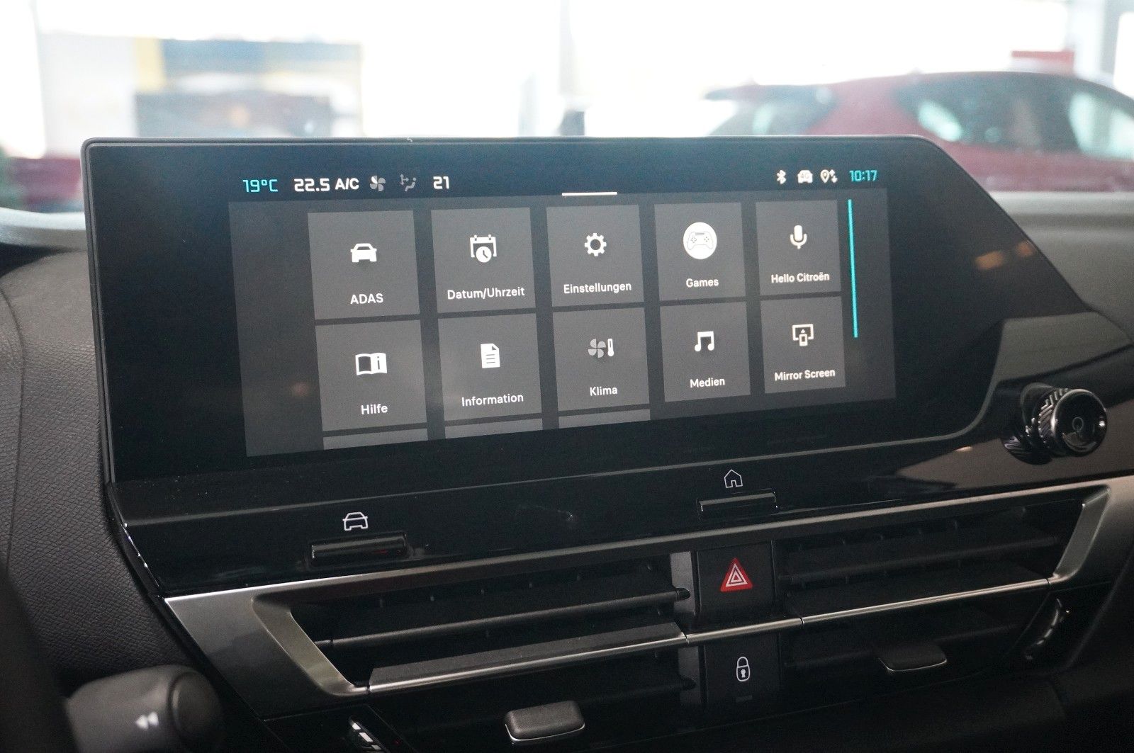 Fahrzeugabbildung Citroën C4 Lim. 1.2T PLUS NAVI/LED/KAMERA/SPORT /VIRTU.