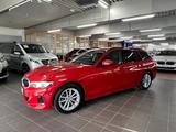 BMW 318 d Touring AHK+ACC+Pano+HaKa+SH+Driving ASSI. - BMW 318: Rot