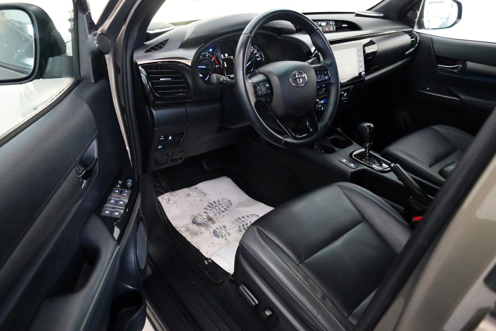 Fahrzeugabbildung Toyota Hilux 2.8 D-4D Invincible 4WD, ACC,JBL Sound,AHK