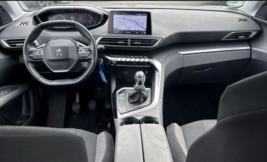 Fahrzeugabbildung Peugeot 5008 1.2T ACTIVE 7-SITZ NAVI/LED/KAMERA/VIRTU.