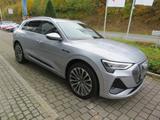 Audi e-tron S line - silberne Audi e-tron