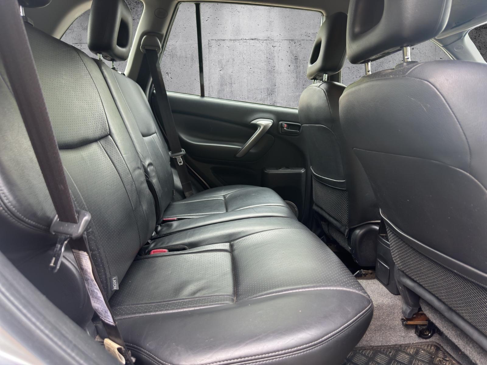 Toyota RAV4 2.0 VVT-i 150 ch 4x4 Executive • Cuir • Toit ouvrant • GPS • Clim auto • Sièges chauffants