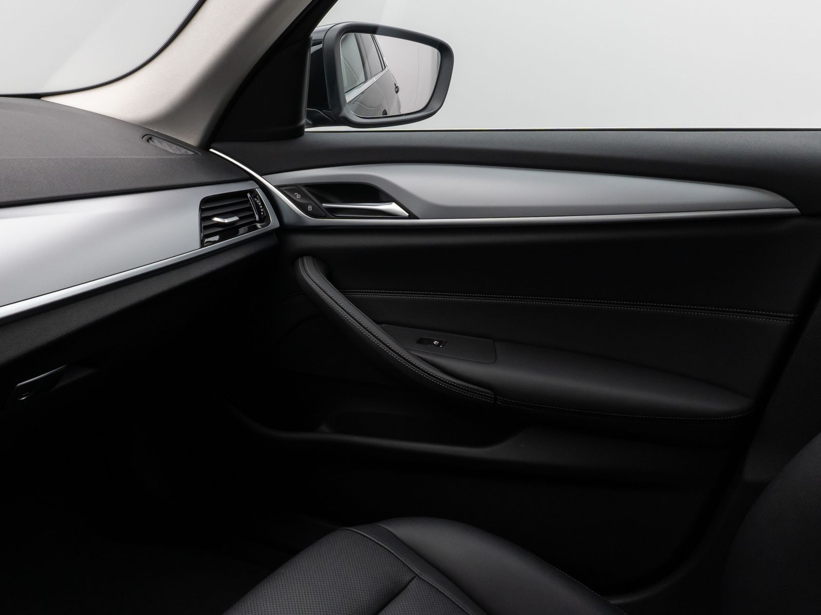 Fahrzeugabbildung BMW 530e Kamera DAB CockPitPro Sitzhzg Alarm LED