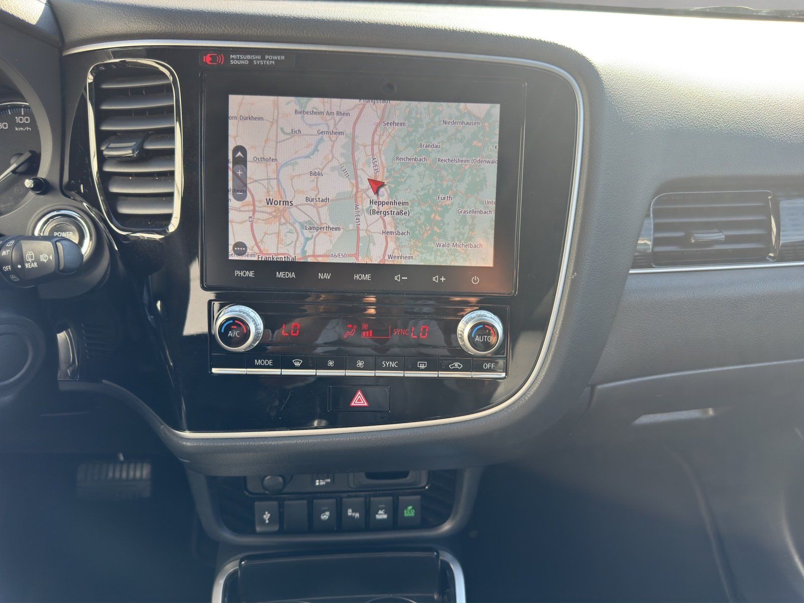 Fahrzeugabbildung Mitsubishi Outlander 2.4 PHEV Plug-in Hybrid Top 4WD/VOLL/
