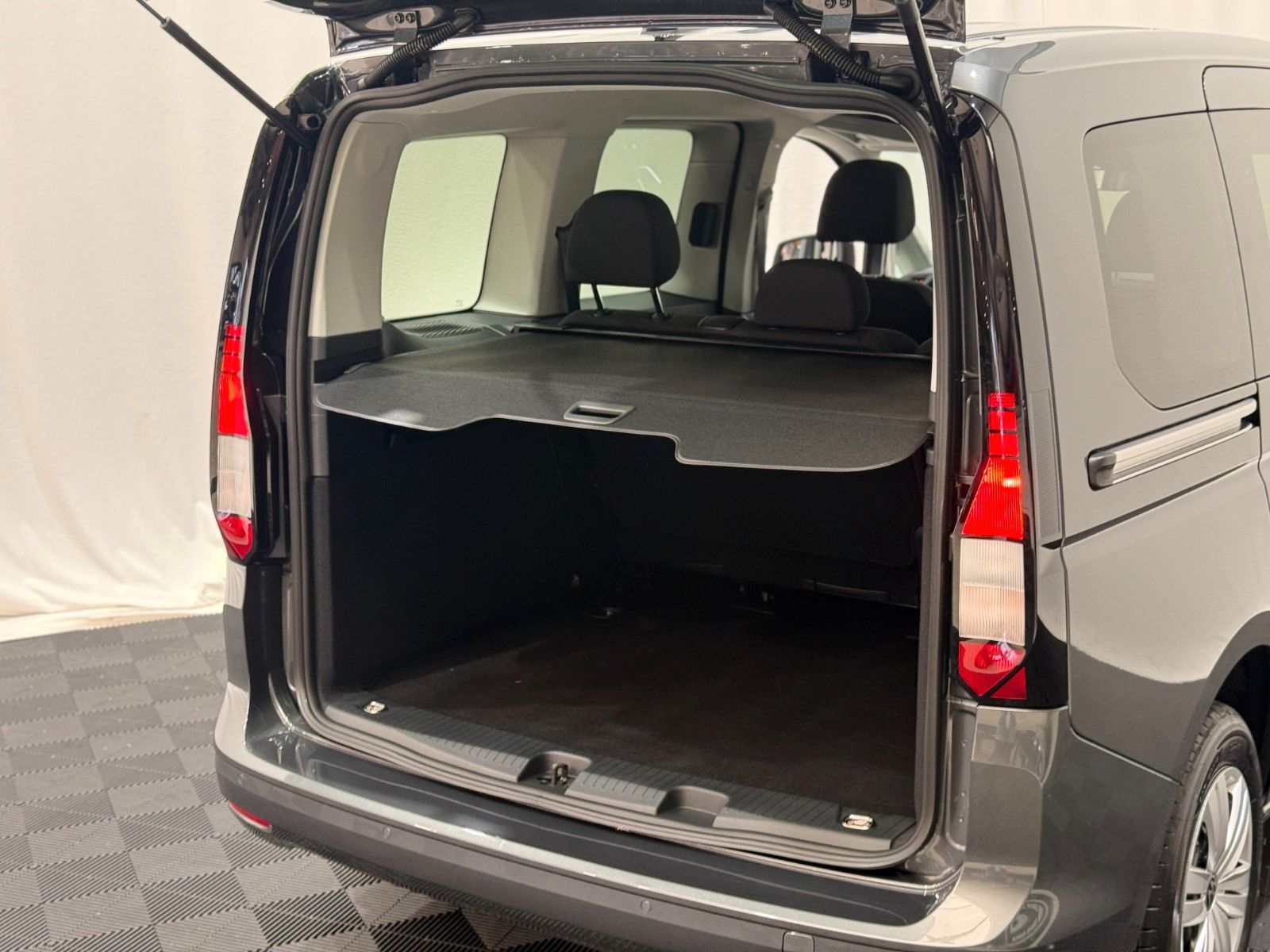 Fahrzeugabbildung Volkswagen Caddy DSG Family AppConnect/ Rückfahrkamera