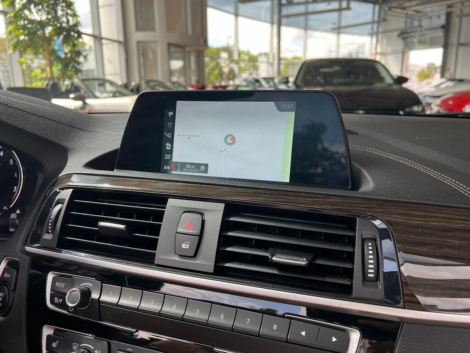 Fahrzeugabbildung BMW 220i Cabrio Luxury Line NAV LED PDC