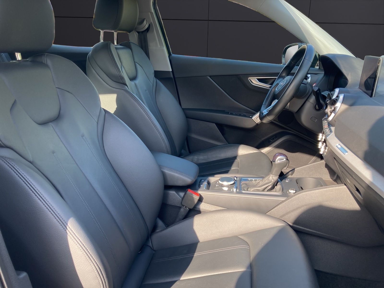 Fahrzeugabbildung Audi Q2 35 TFSI S-line S-tronic LED Navi AVC ACC RFK