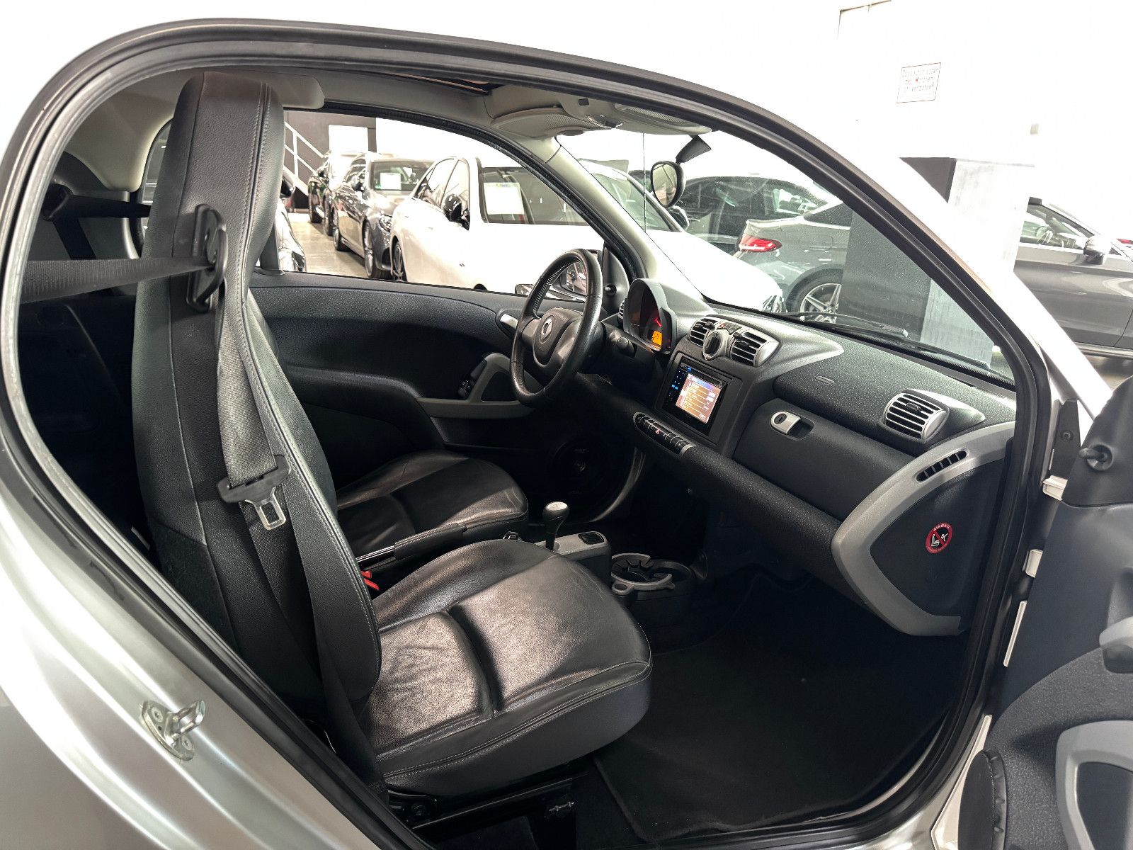Fahrzeugabbildung Smart ForTwo 1.0 62kW PASSION AUTOMATIK LEDER KLIMA SH