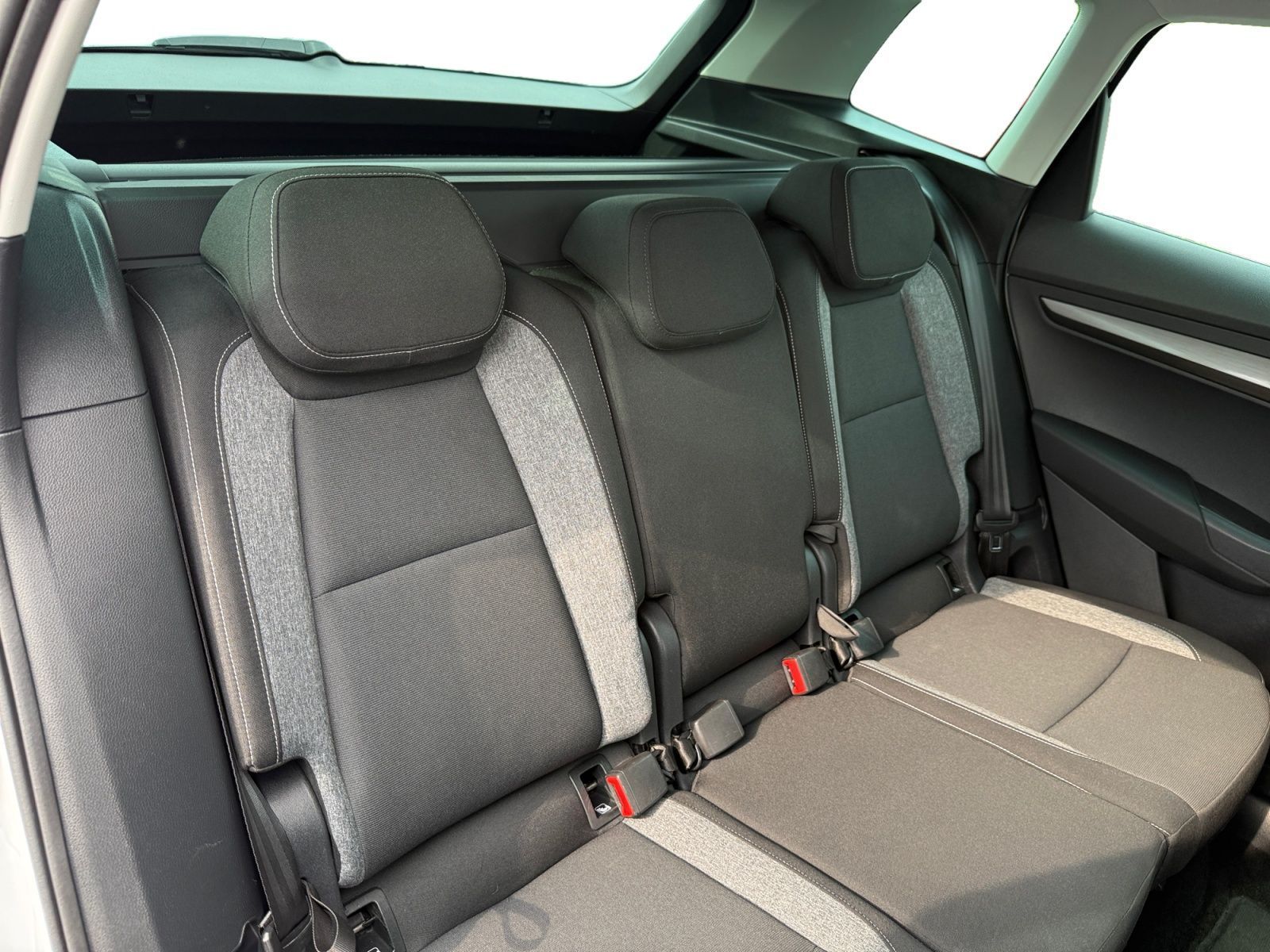 Fahrzeugabbildung SKODA Karoq 2.0 TDI Drive 125 PANO AHK LED