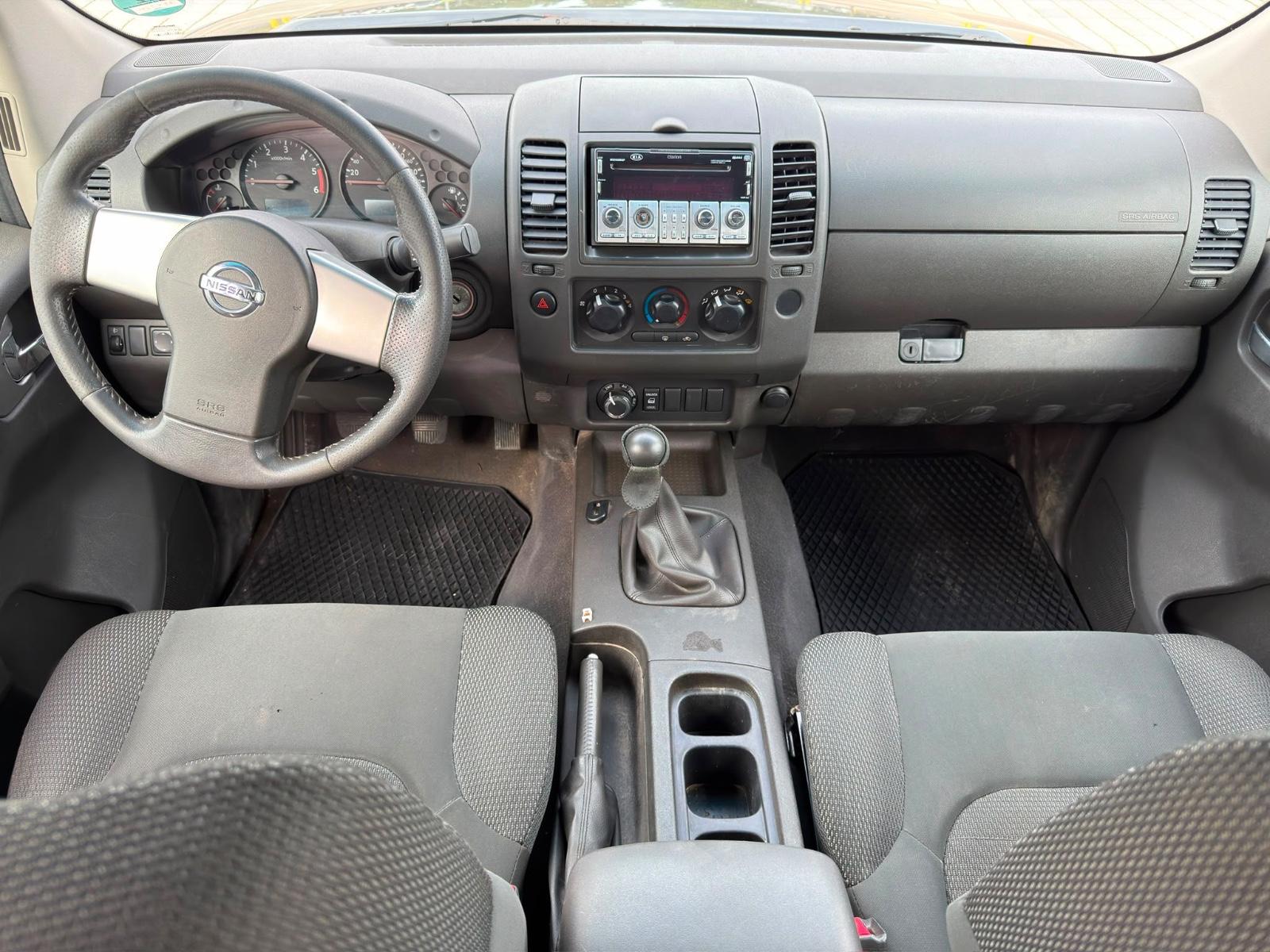 Nissan Navara King Cab 2.5 dCi | 190 ch | BVM | 4 places | Attelage | Climatisation | Différentiel autobloquant