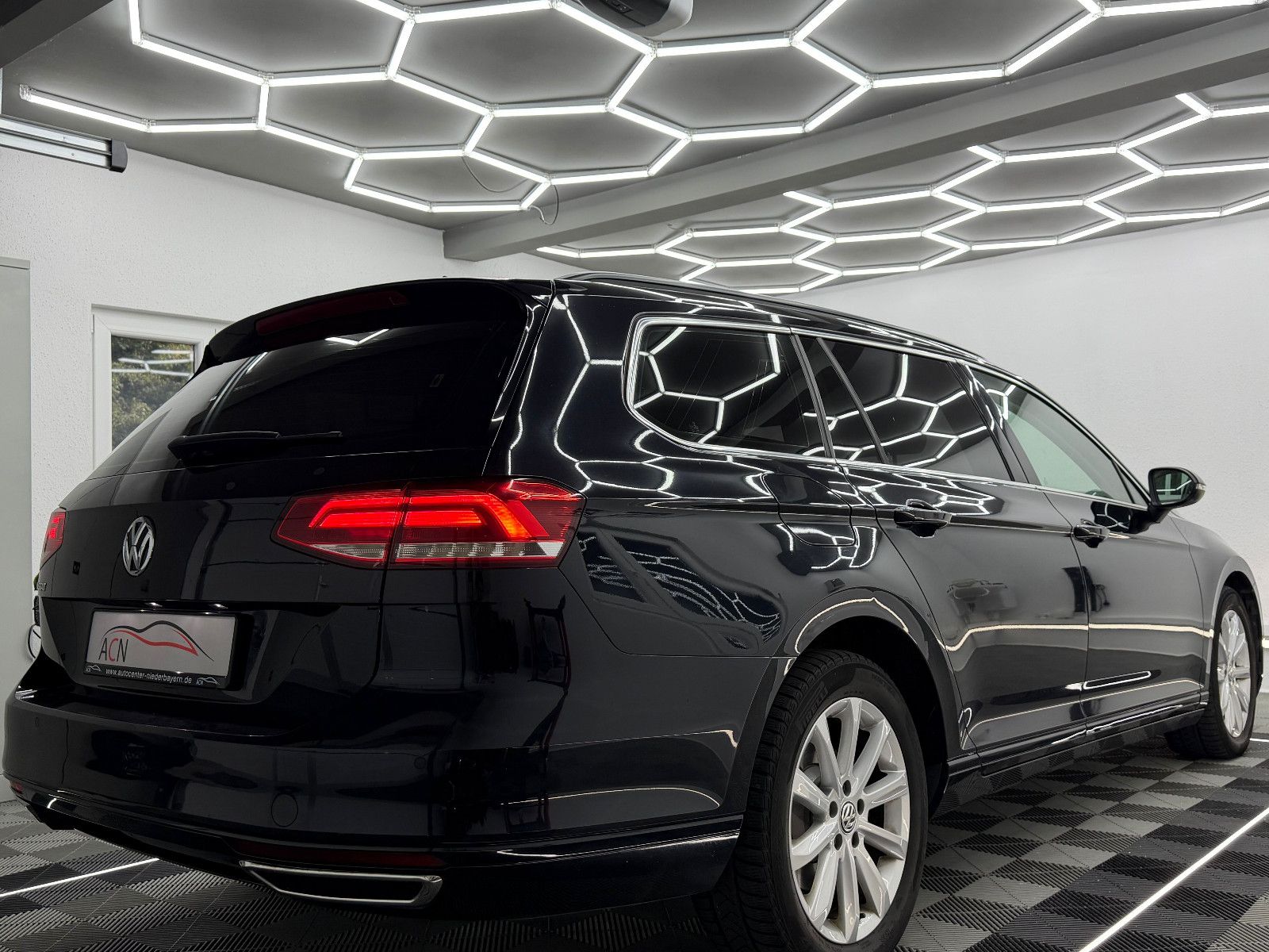 Fahrzeugabbildung Volkswagen Passat Variant Comfortline/ACC/HuD/LED/MASSAGE