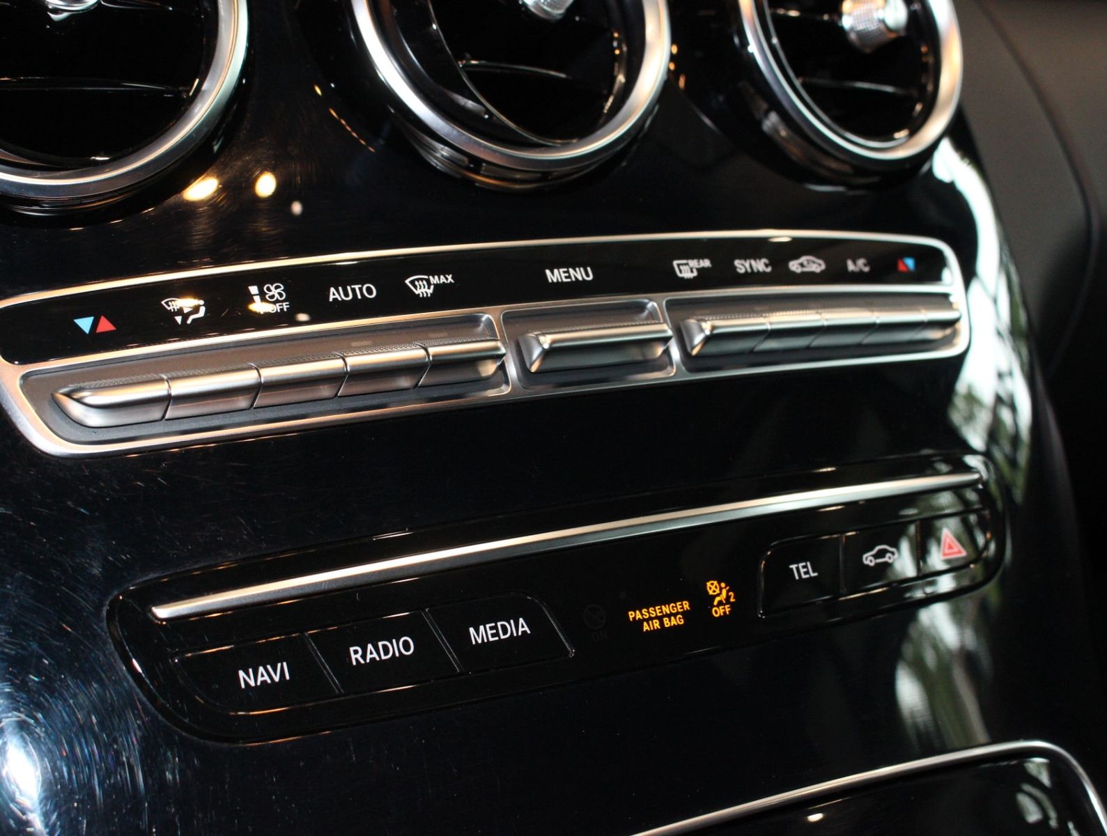 Fahrzeugabbildung Mercedes-Benz C 200 T Avantgarde Distronic*elekt. AHK*LED