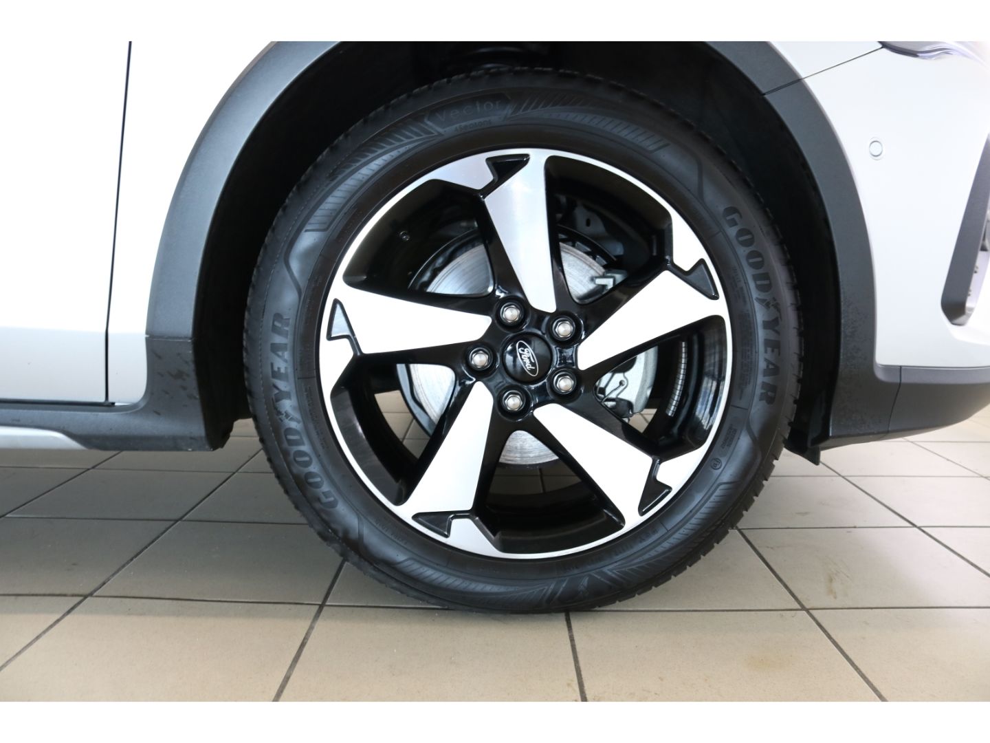 Fahrzeugabbildung Ford Focus Active X Schiebdach LED DAB totWinkel ASS