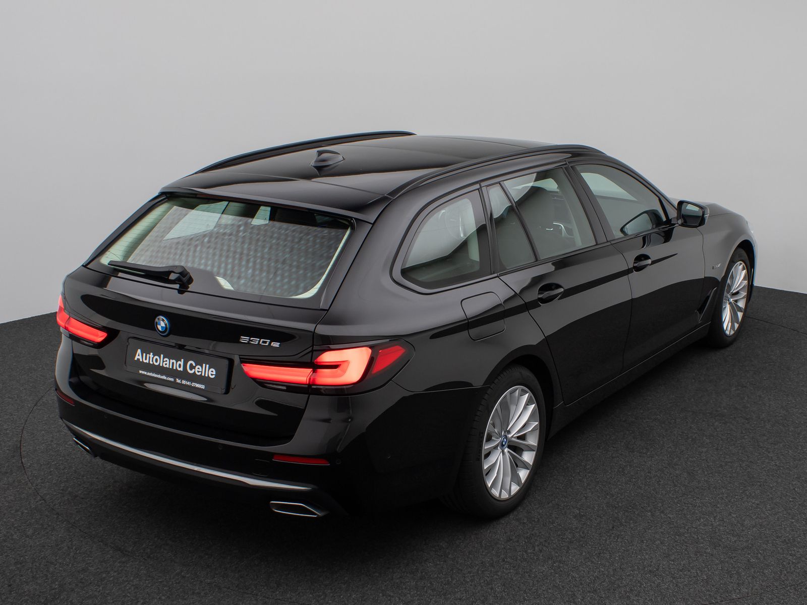 Fahrzeugabbildung BMW 530e Luxury Line Panorama Kamera HUD DAB 4xKlima