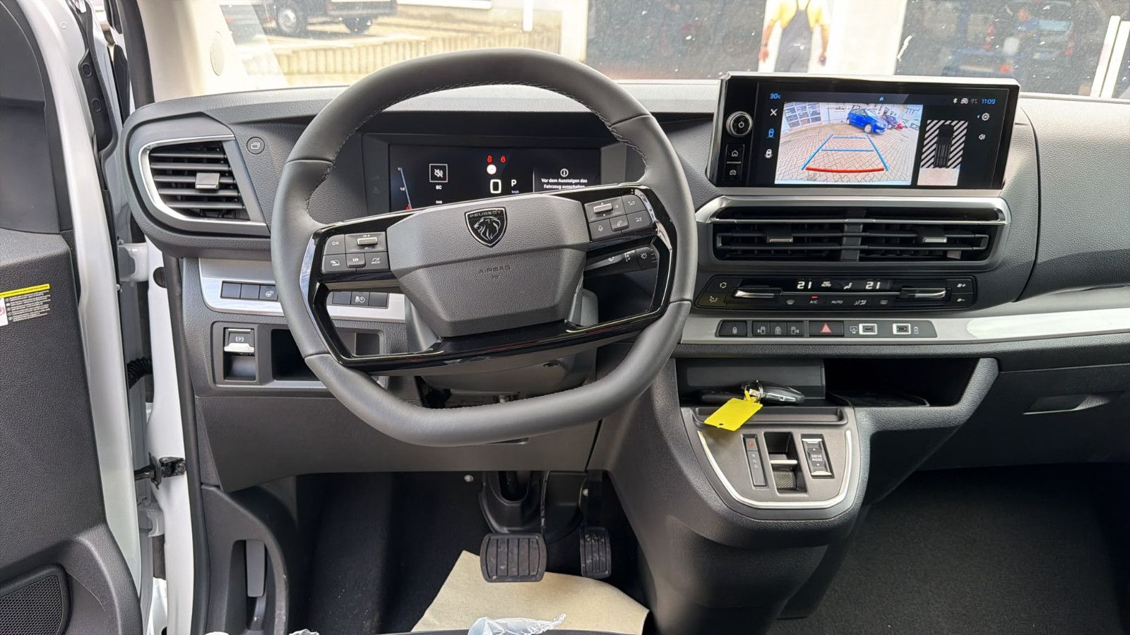 Peugeot Traveller BlueHDi 180 EAT8 Allure L2 imagem 2