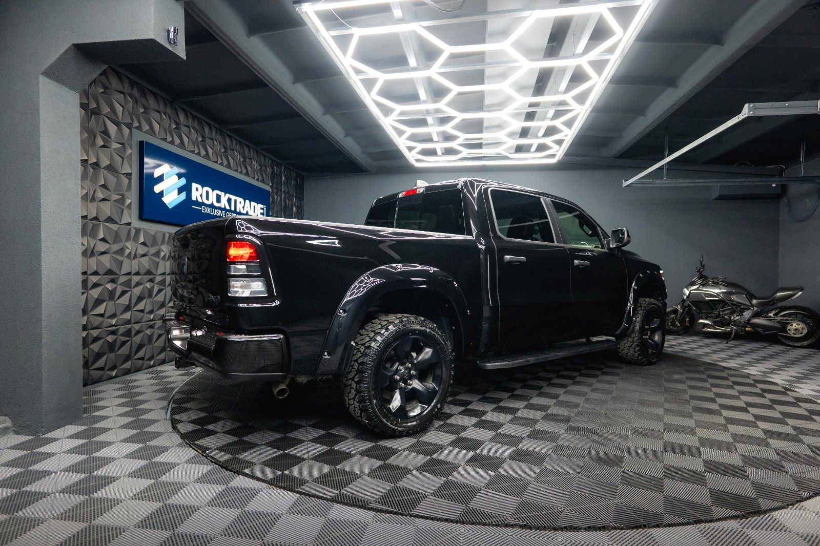 Fahrzeugabbildung Dodge RAM 3.6 V6 4x4 OFFROAD LARAMIE BLACK EDITION LED