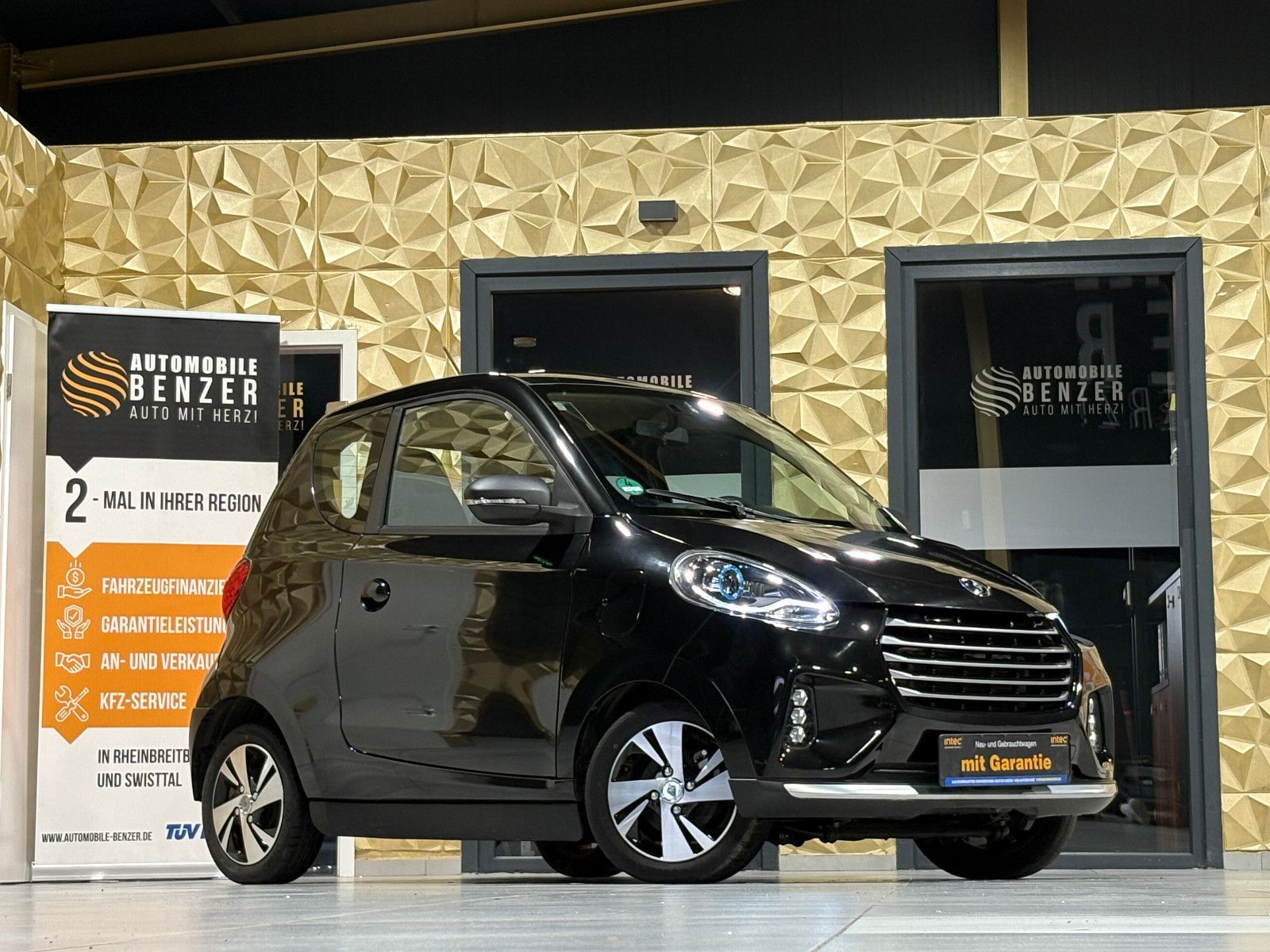 Fahrzeugabbildung Elaris PIO/KAMERA/APPLE/KLIMA/2-SITZ/AUTOMATIK