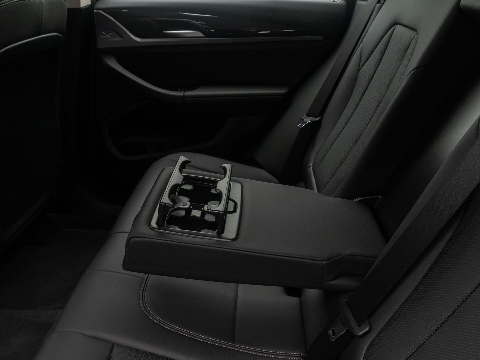 Fahrzeugabbildung BMW X3 xD30e DriveAss DAB Kamera HiFi WLAN Sportsitz