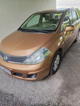 Nissan Tiida 1.8 acenta acenta - Nissan Tiida mit Benzin-Antrieb: Limousine