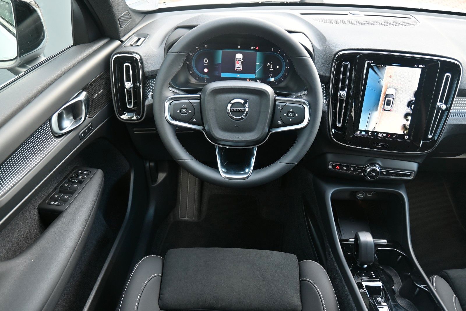 Fahrzeugabbildung Volvo XC40 B4 DKG Plus Dark*FSHZG*360°*ACC*Allwetter