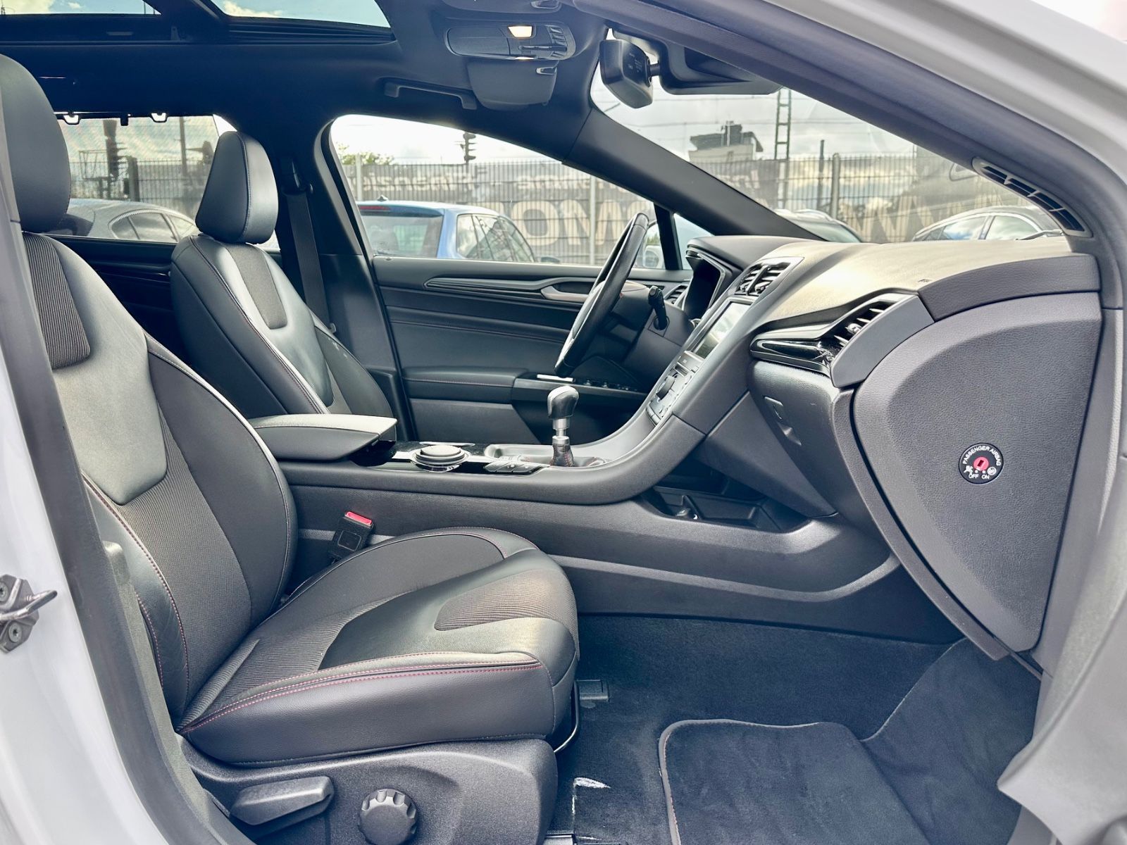 Fahrzeugabbildung Ford MONDEO TURNIER ST-LINE*KAMERA+LED*