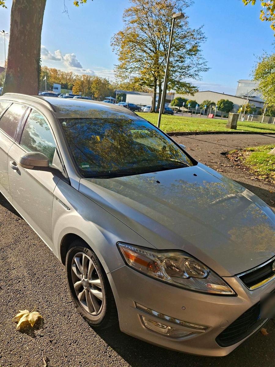 Ford Mondeo 2012 — interior