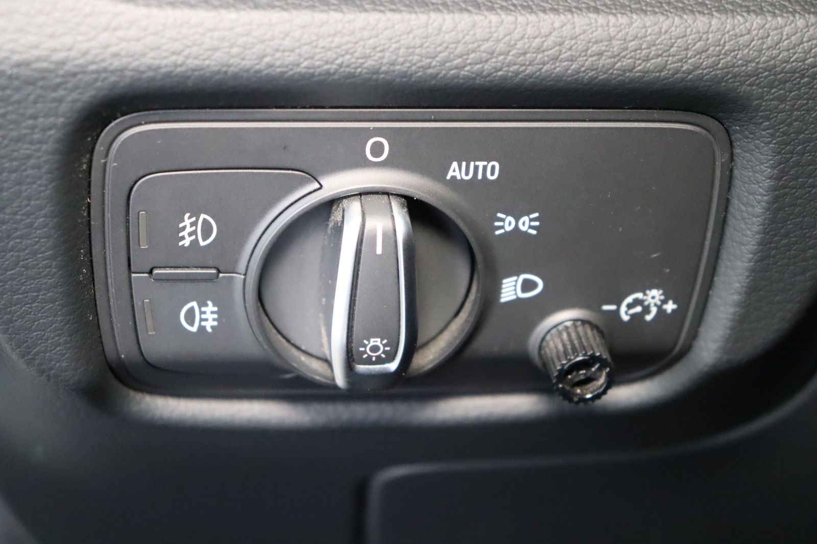 Fahrzeugabbildung Audi A3 2.0 TDI Ambition Sport * Xenon * Alcantara