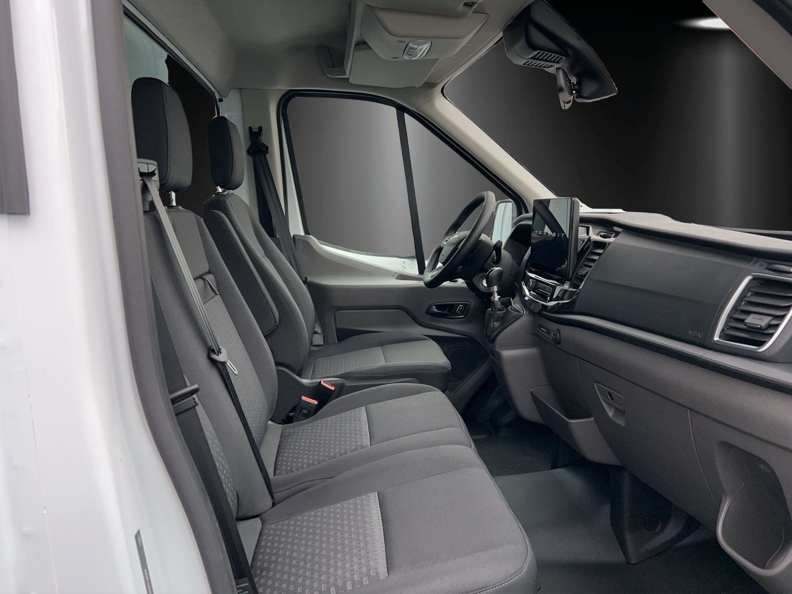 Fahrzeugabbildung Ford Transit L4 Einzelkabine Koffer GJR Ladebordwand