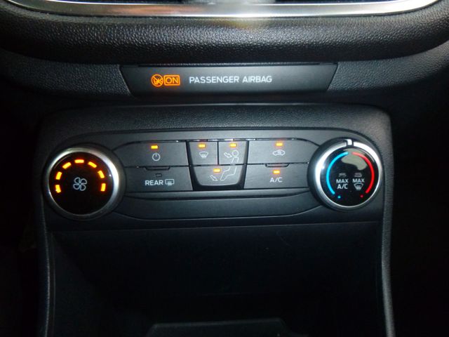 Fahrzeugabbildung Ford Fiesta Cool & Connect >36.6867KM/Navi/PDC<