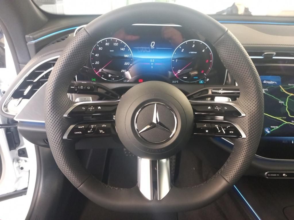 Fahrzeugabbildung Mercedes-Benz E 220 d T AMG*Night*Pano-Dach*Distr*PDC*360°*AHK