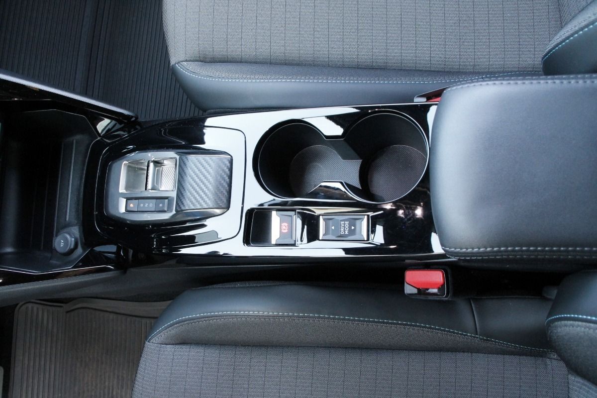 Fahrzeugabbildung Peugeot 2008 E-2008 Allure Pack Elektro / Navi