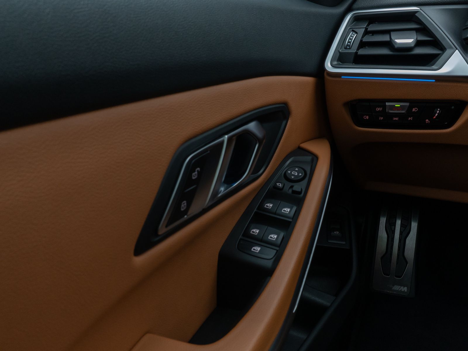 Fahrzeugabbildung BMW 320d  xD M Sport Panorama DAB HiFi PDC AHK Alarm
