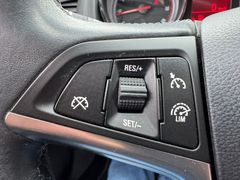 Fahrzeugabbildung Opel Astra J Sports Tourer Edition Sitzheizung PDC