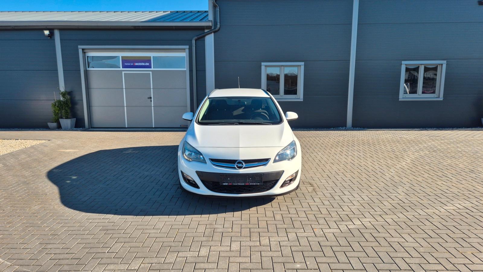 Opel Astra J Sports Tourer / TÜV NEU