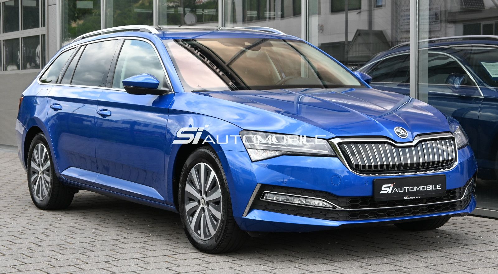 Fahrzeugabbildung SKODA Superb 1.4 TSI iV DSG AMBITION COMBI °AHK°PANO°