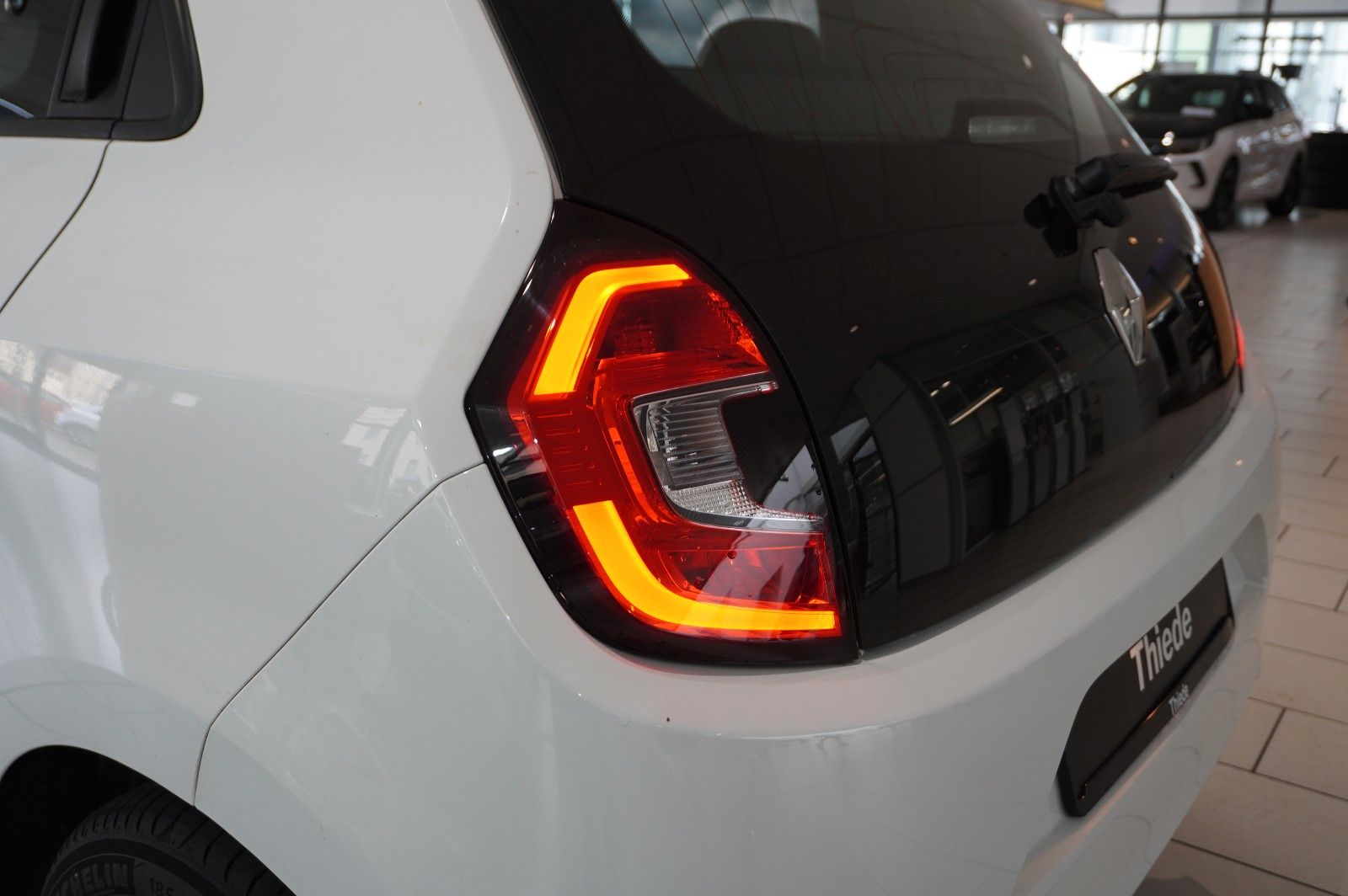 Fahrzeugabbildung Renault Twingo Equilibre Electric 22KWH NAVI/LED/DAB+