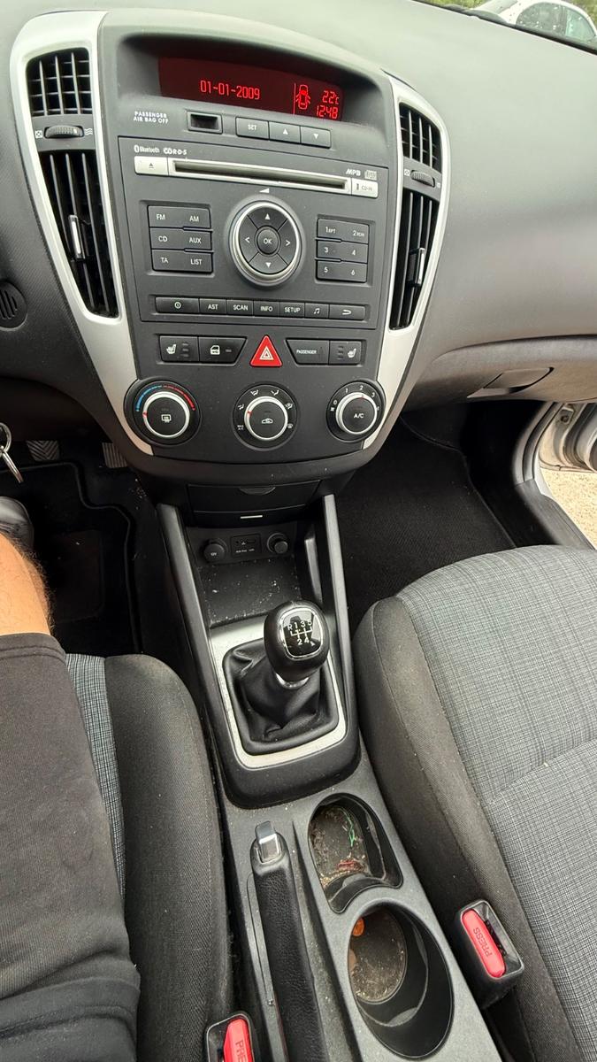 Kia cee'd 2011 — photo 18